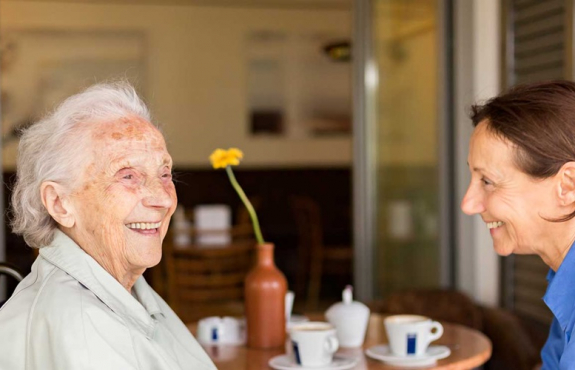 Cách duy trì kết nối với người thân bị mất trí nhớ